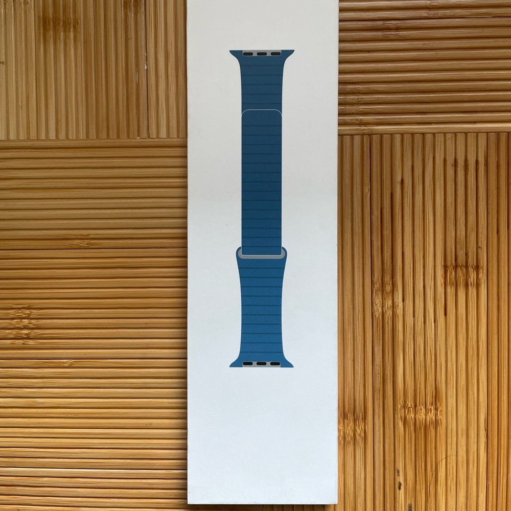 Genuine Apple Brand Watch Band NEW Cape Cod Blue Leather Loop 44mm Medium
